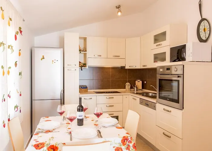 Casa de Férias House With A Parking Space Medici, Omis - 9505 *