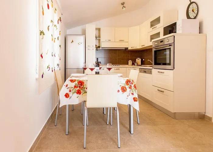 House With A Parking Space Medici, Omis - 9505 Casa de Férias